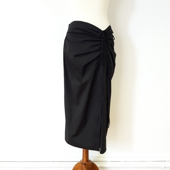 Carolina Herrera | Resort Runway Draped Midi Skirt in Black - Picture 2 of 11